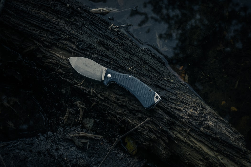 FAQ: Which is better -- a plain edge or a serrated edge? - KnivesShipFree