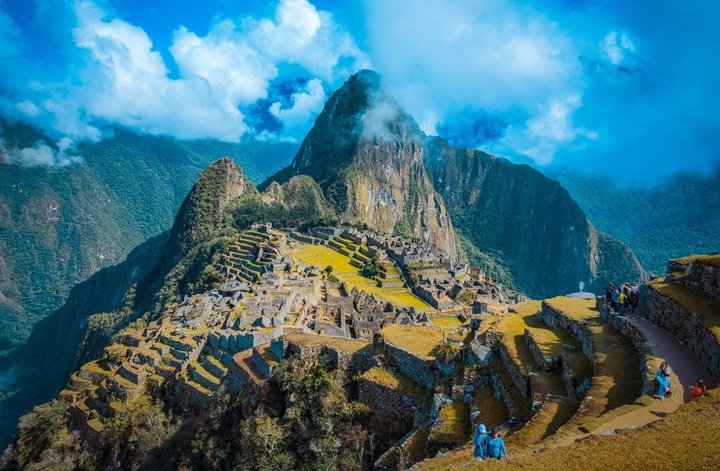 overlooking machu picchu sunrise at one of the seven wonders of the world inkayni peru tours