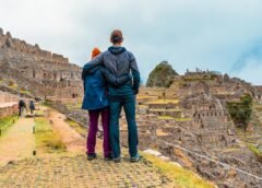 couple-standing-at-machu-picchu-overlooking-the-ancient-citadel