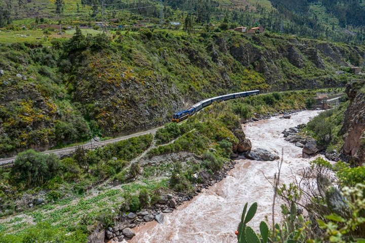 peru-rail-train-crossing-the-rivers-of-the