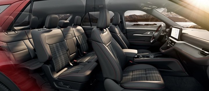 2025 Ford Explorere Interior